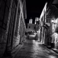 Σύρος σοκάκι BW